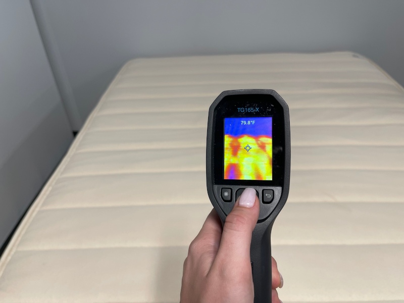 Thermal imaging of the Birch Luxe Natural Mattress after being slept on by 3 testers for 5 minutes 