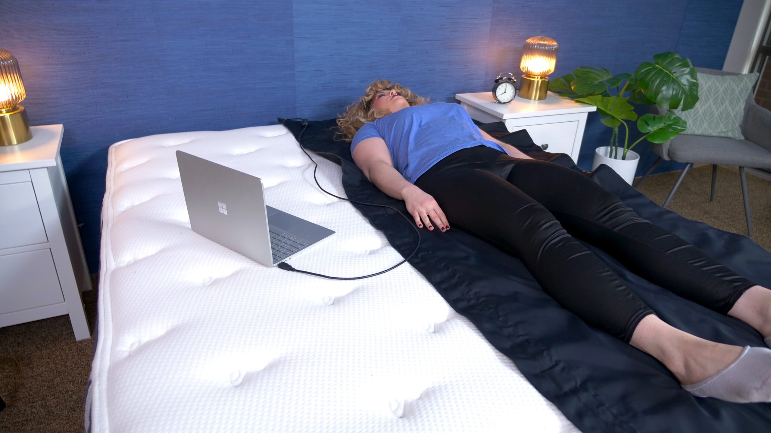 Nichole testing back sleeping on the pressure map on the Brooklyn Bedding's Signature Hybrid