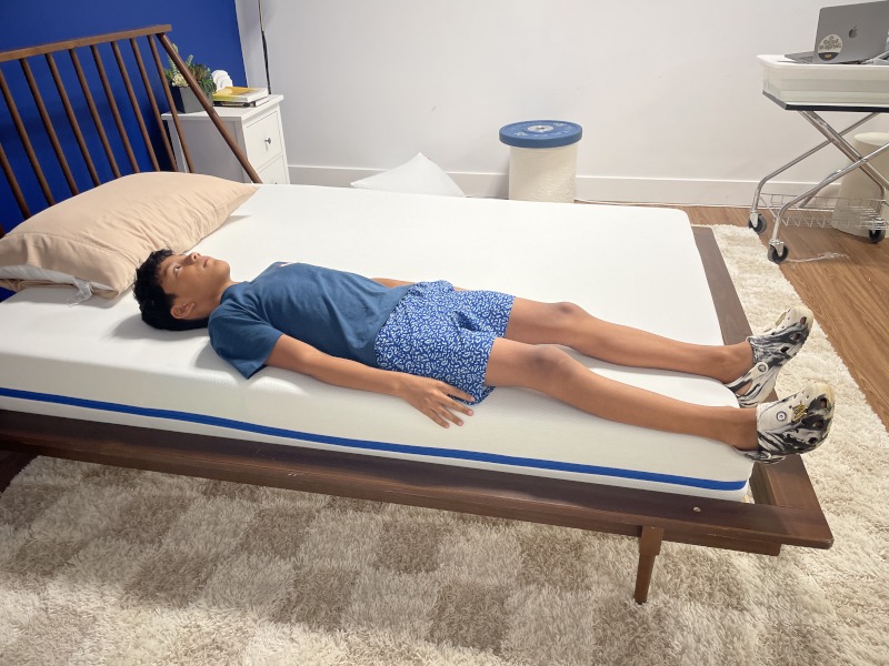 Full body edge support test on a Nectar Kids Mattress