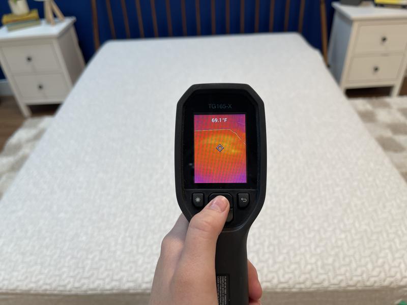 Thermal imaging of the Tuft & Needle Mattress before being slept on